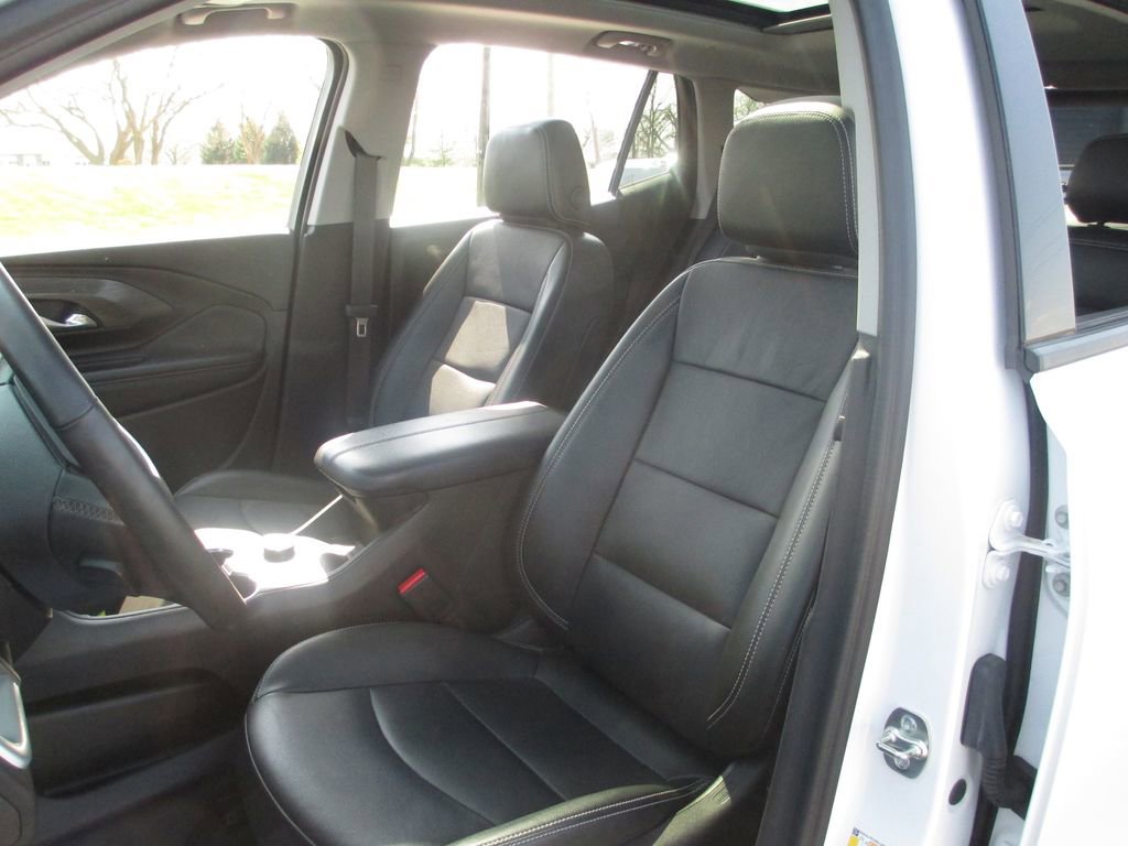 Used 2024 GMC Terrain SLT image 18