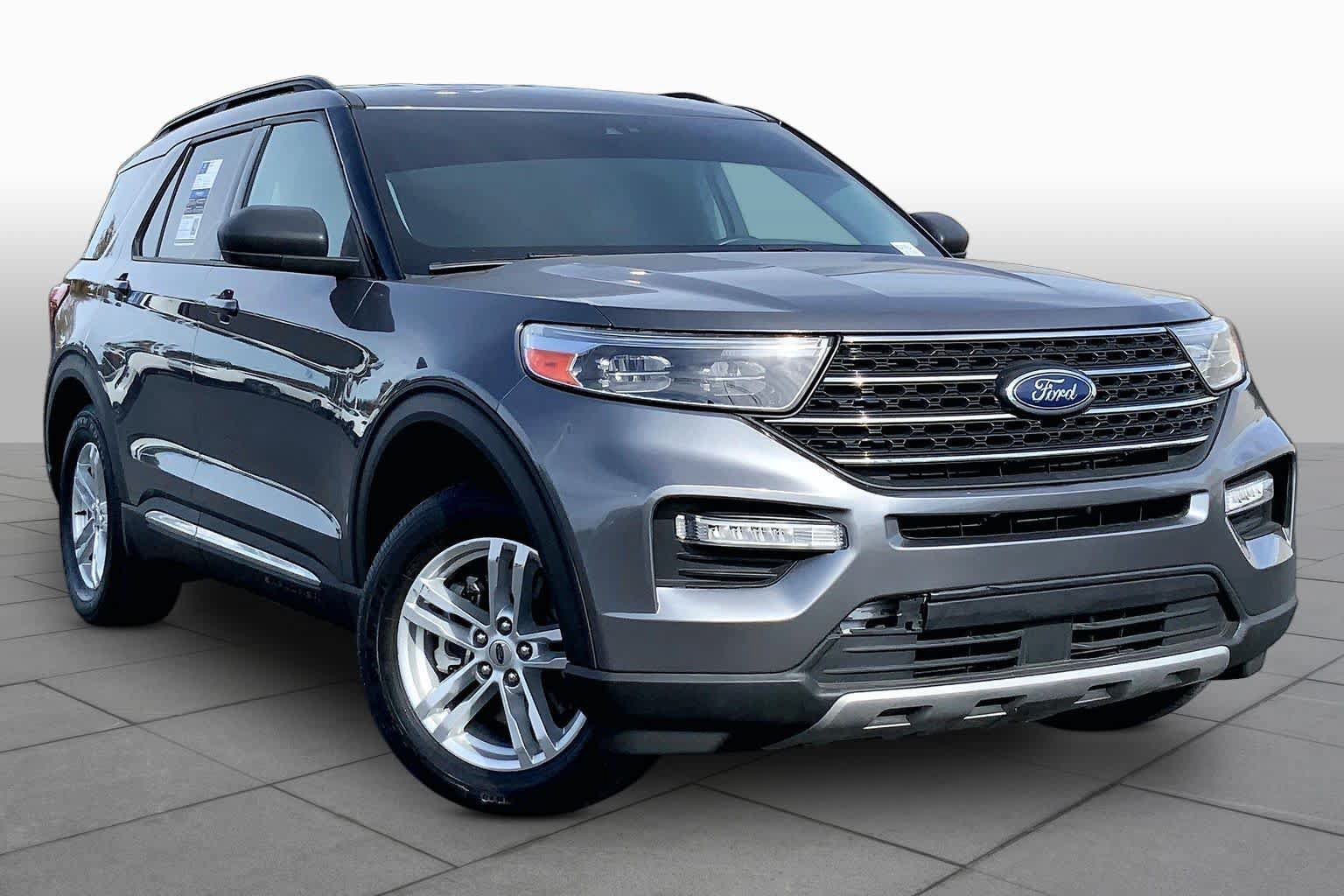 Used 2022 Ford Explorer XLT w/ Equipment Group 202A RWD image 2