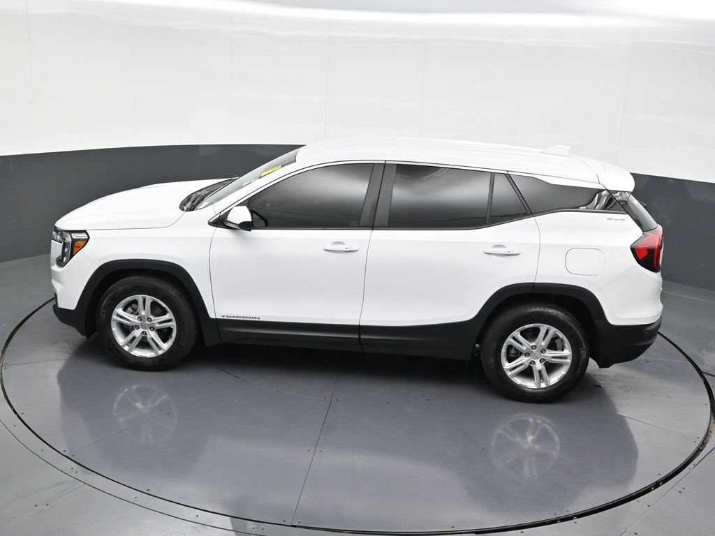 Used 2024 GMC Terrain SLE image 15