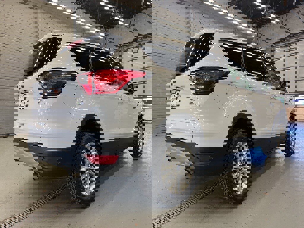 Used 2019 Ford Escape SE image 7