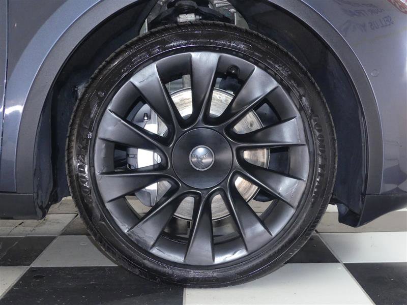 Used 2023 Tesla Model Y Long Range AWD/4WD image 30
