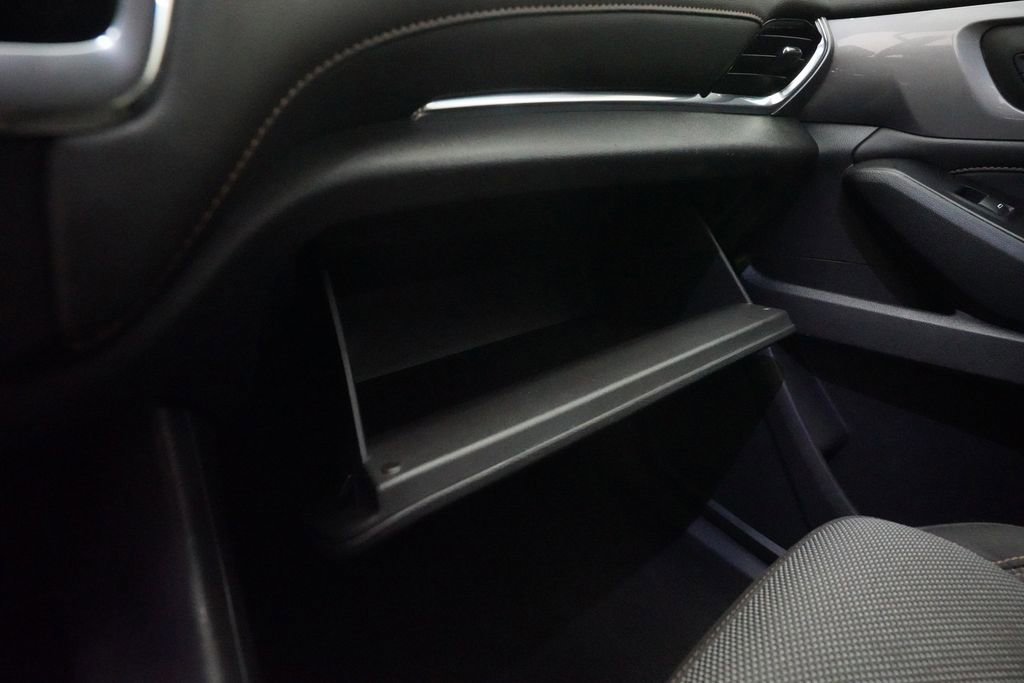 Used 2018 Chevrolet Traverse LT image 31