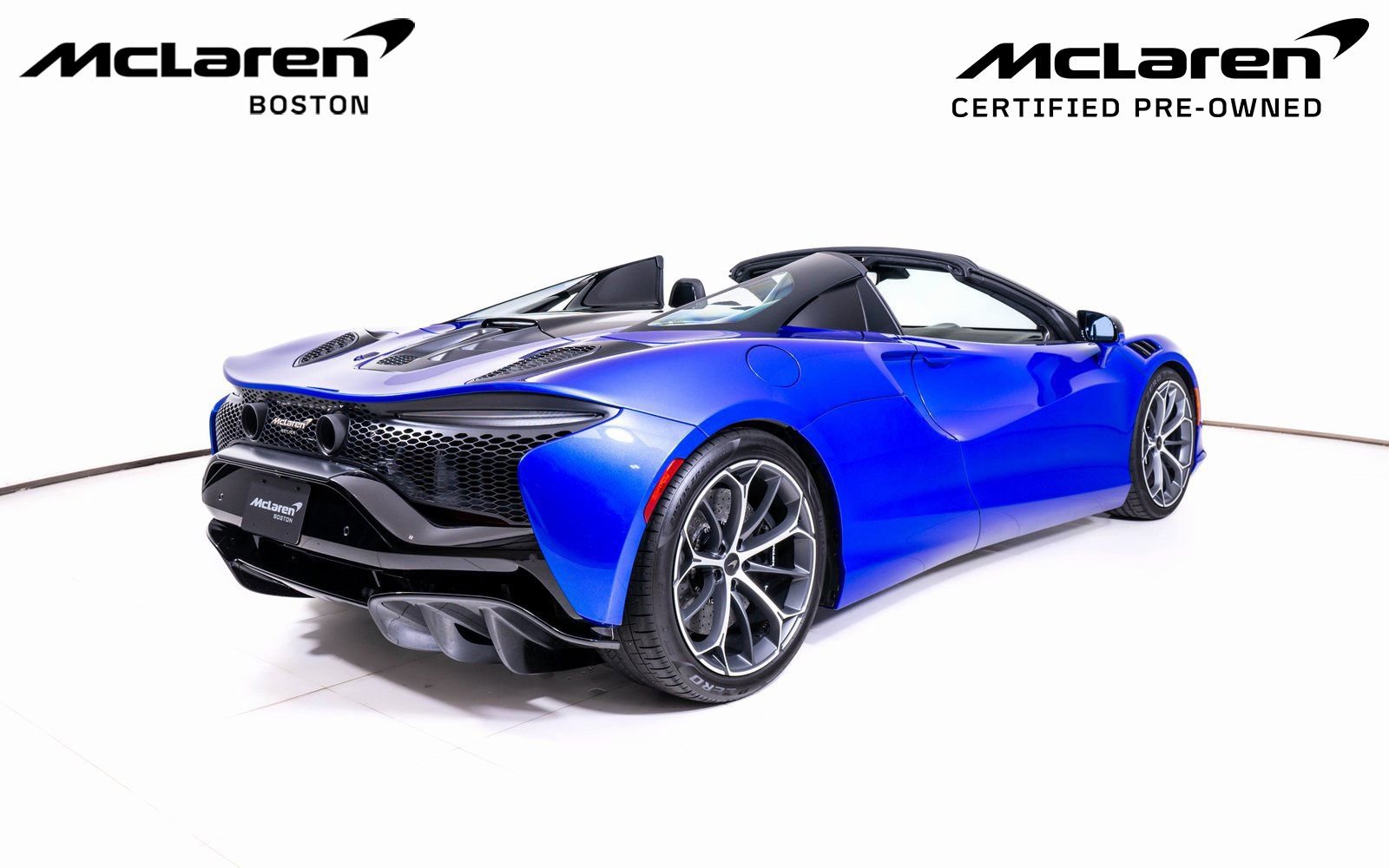 Used 2025 McLaren Artura Spider image 7