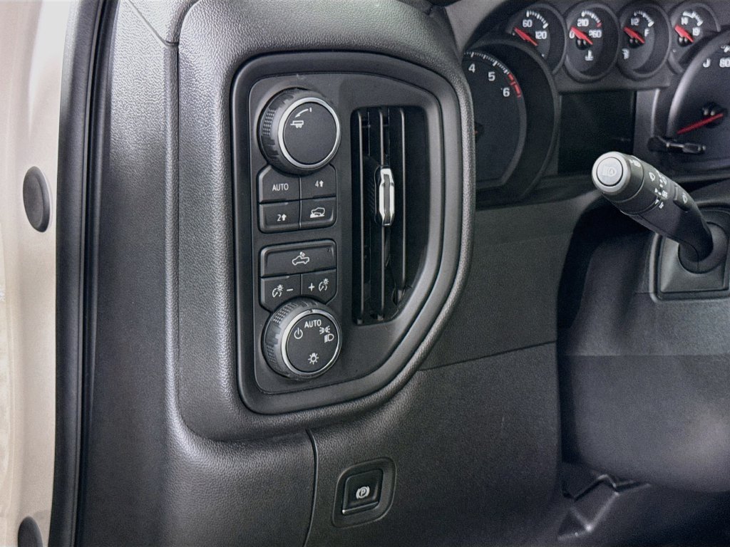 Used 2026 Chevrolet Silverado 1500 Custom w/ LPO, Dark Essentials Package AWD/4WD image 17