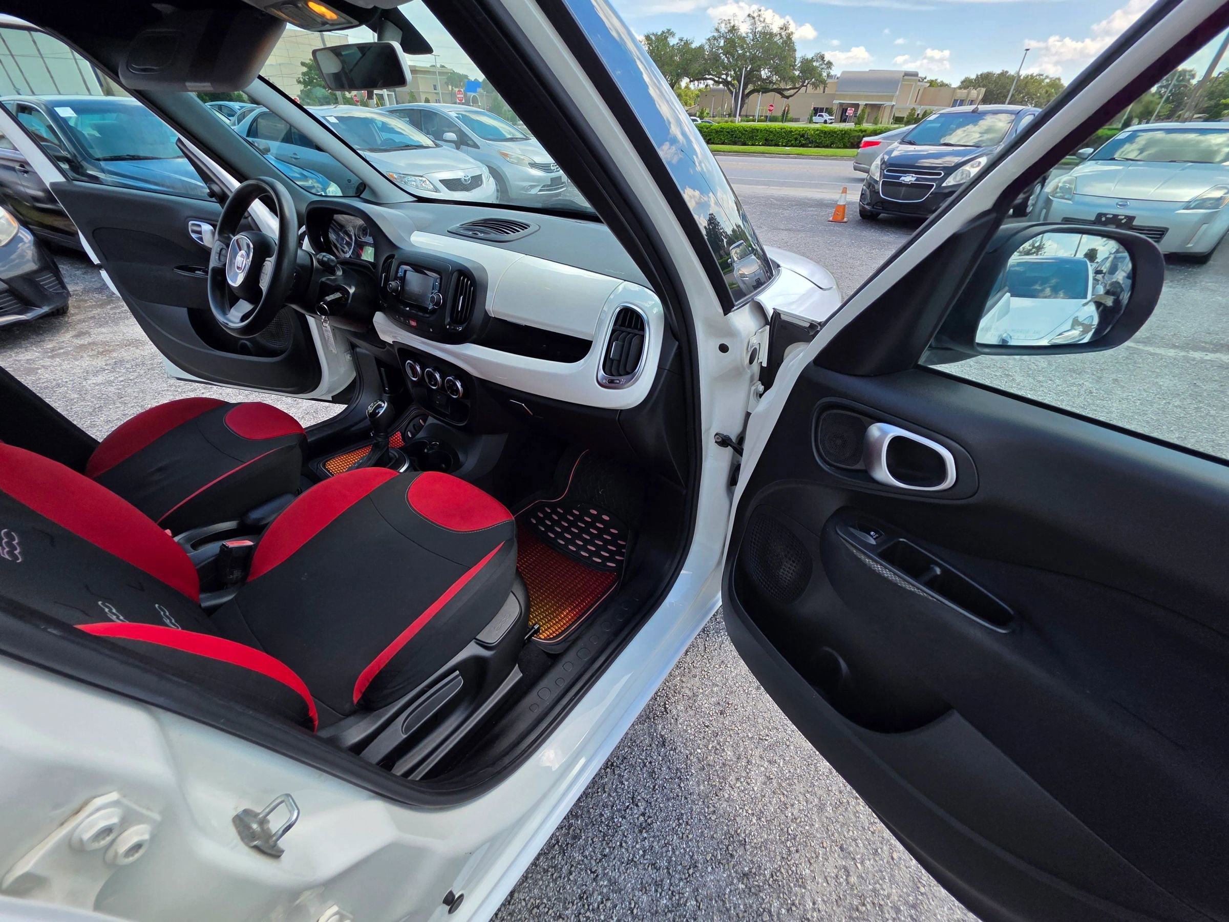 Used 2015 FIAT 500L Pop image 18