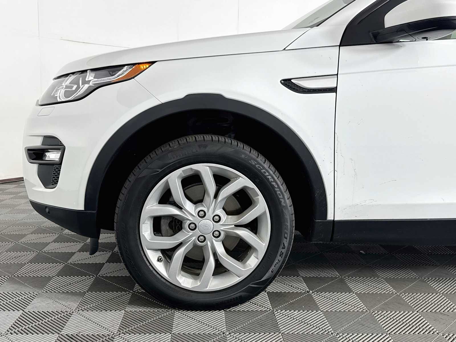 Used 2018 Land Rover Discovery Sport HSE AWD/4WD image 26