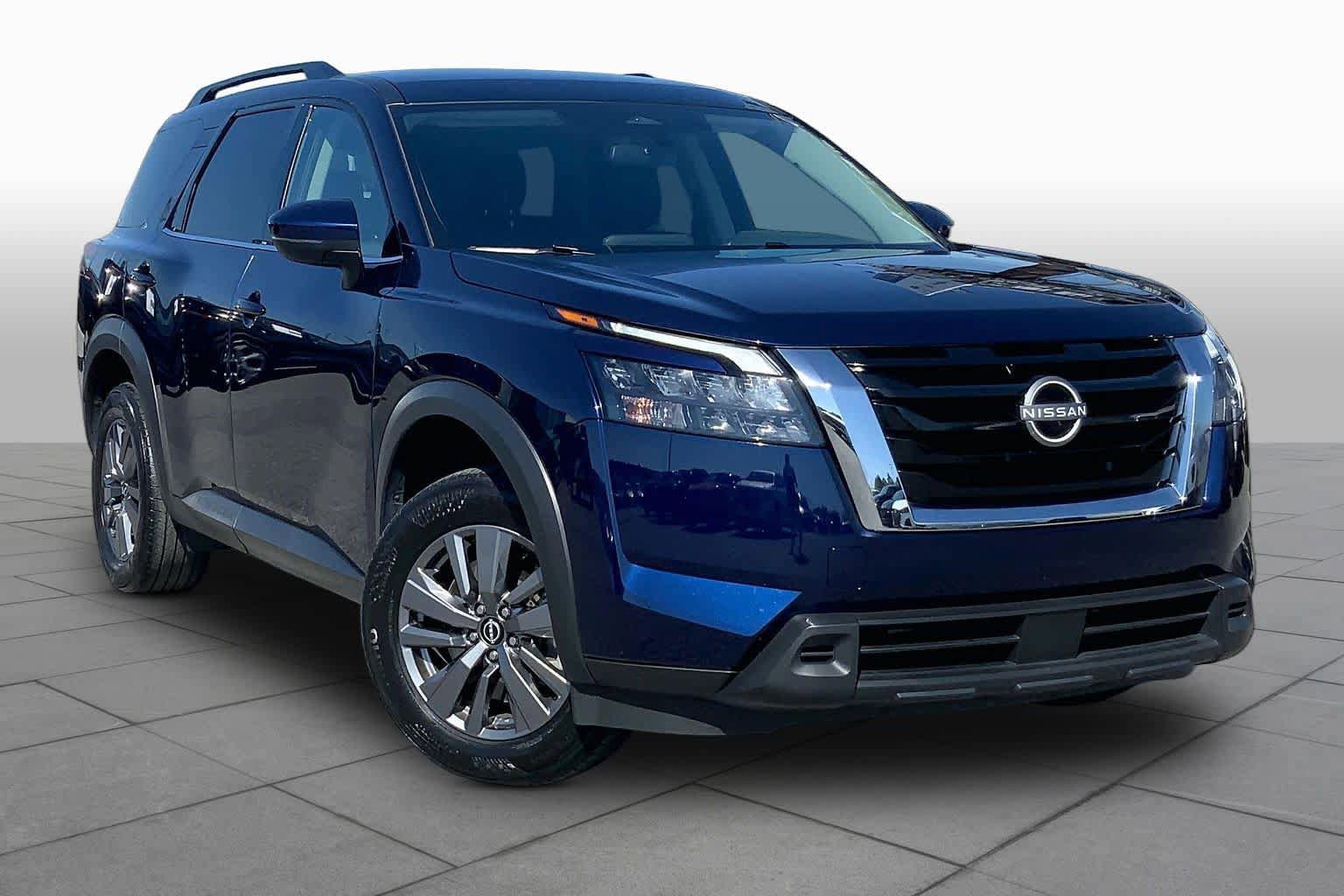 Used 2025 Nissan Pathfinder SV AWD/4WD image 3