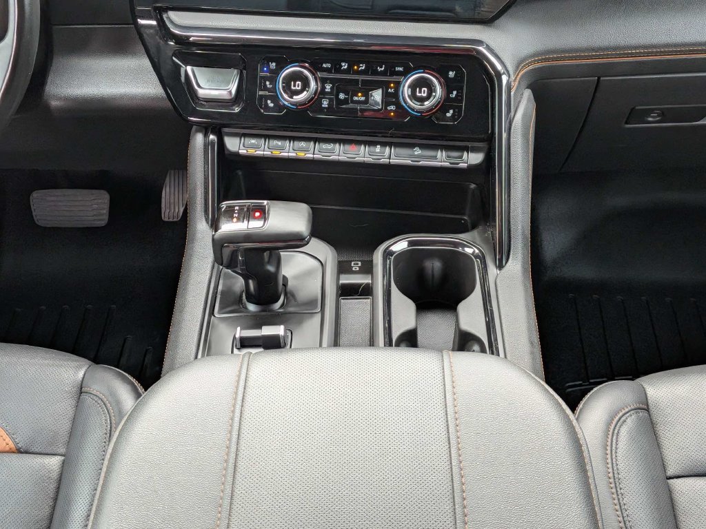Used 2024 GMC Sierra 1500 AT4 w/ AT4 Premium Package AWD/4WD image 17
