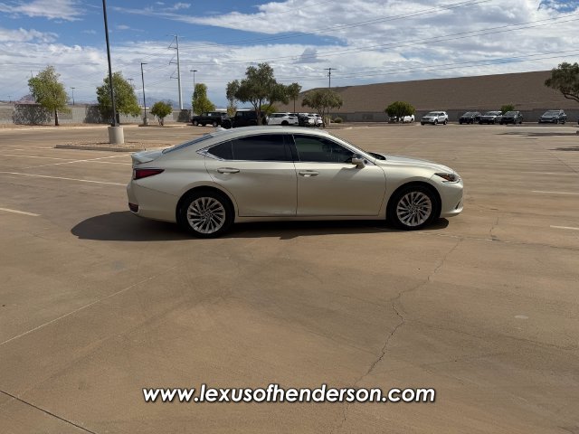 Used 2021 Lexus ES 300h w/ Accessory Package FWD image 5