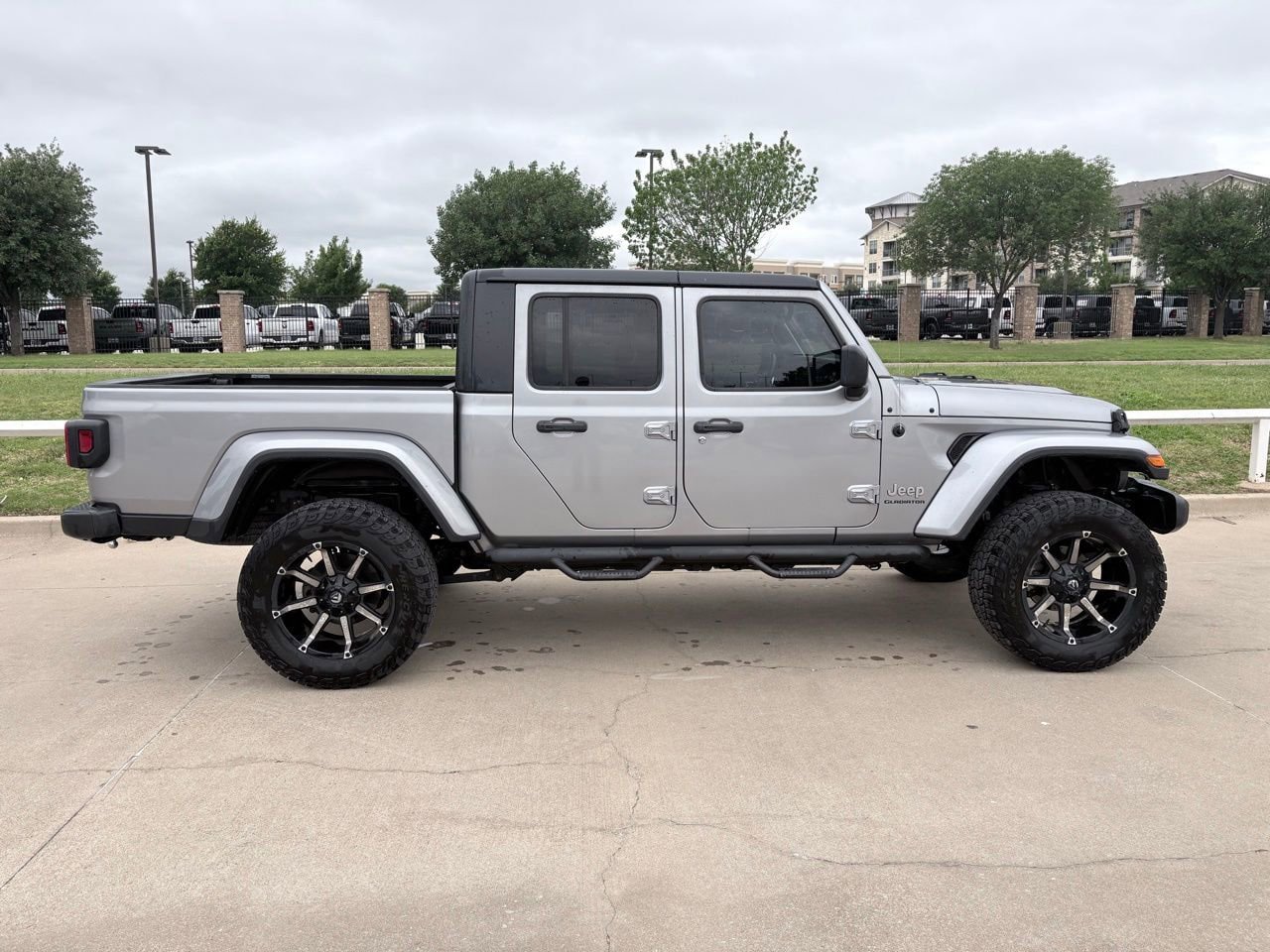 Used 2020 Jeep Gladiator Overland AWD/4WD image 3