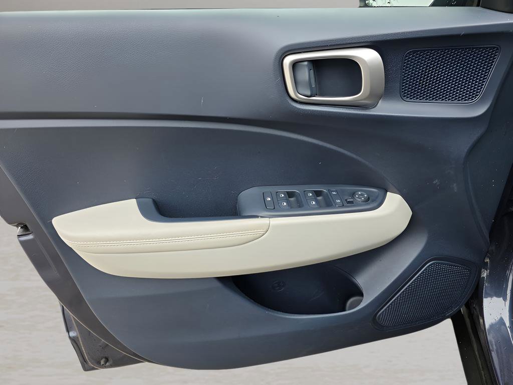 Certified 2024 Hyundai Venue Limited image 16