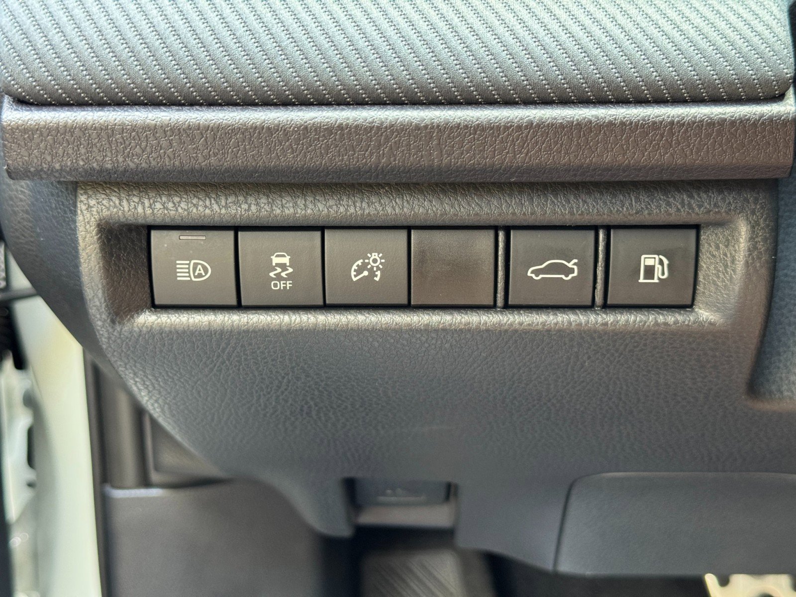 Used 2025 Toyota Camry SE image 16