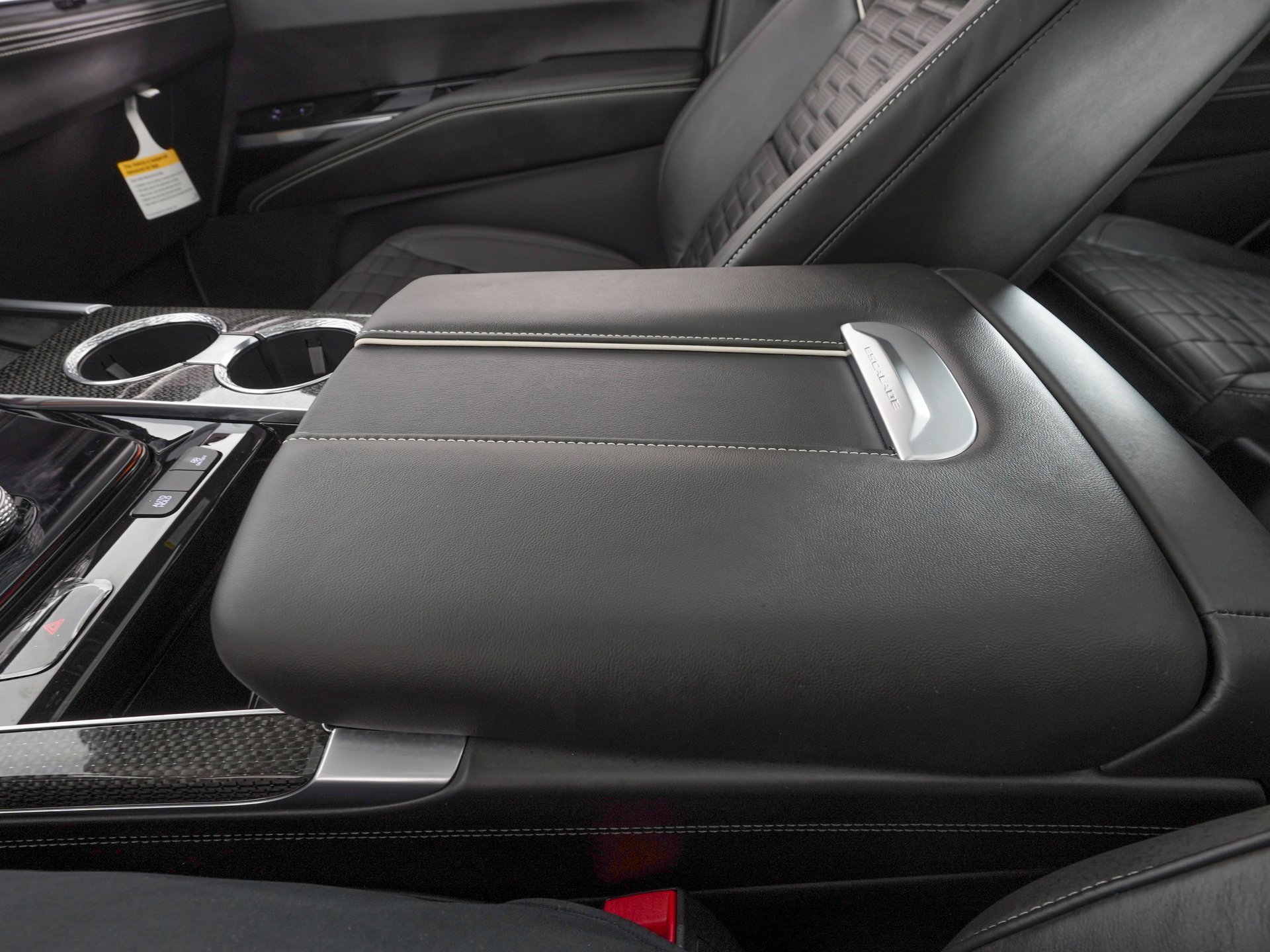 Used 2025 Cadillac Escalade V w/ LPO, ONYX Package image 33