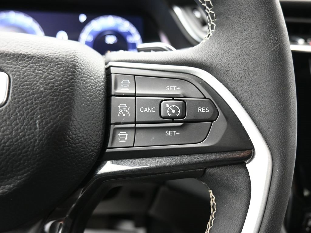 Used 2023 Jeep Grand Cherokee Altitude image 21