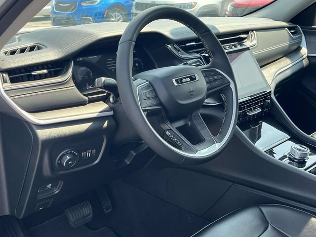 Used 2023 Jeep Grand Cherokee Limited AWD/4WD image 12