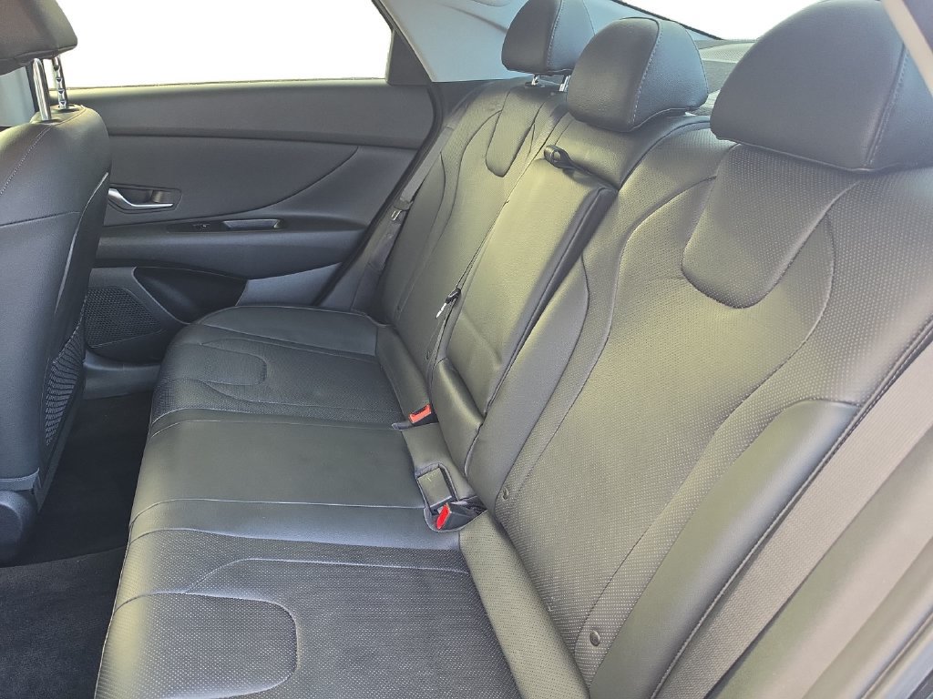 Used 2021 Hyundai Elantra Limited FWD image 13