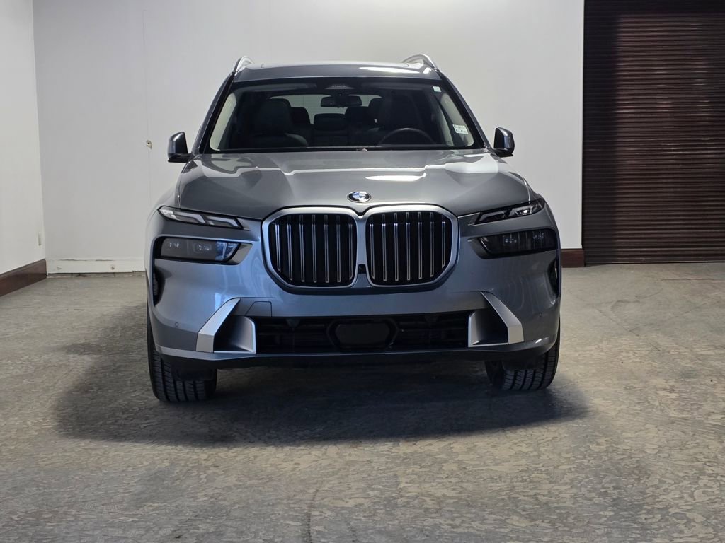 Used 2025 BMW X7 xDrive40i w/ Premium Package image 2