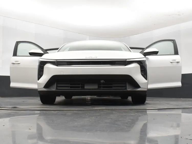 Used 2025 Kia K4 image 11