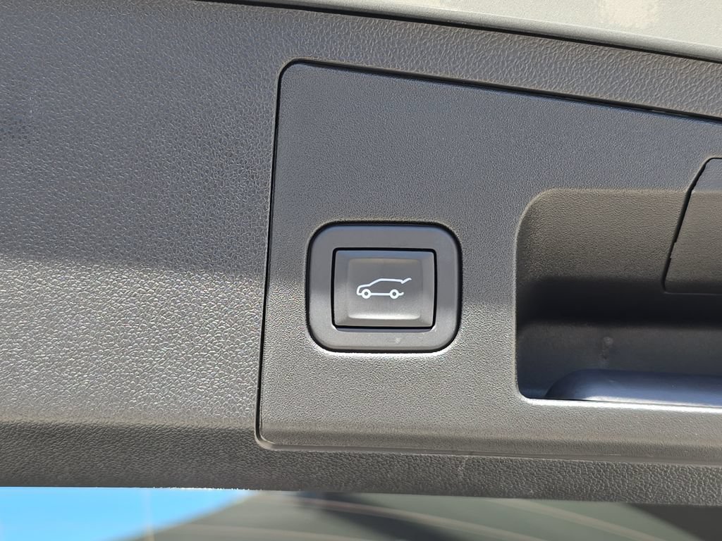 Used 2025 Cadillac XT4 Sport FWD image 16