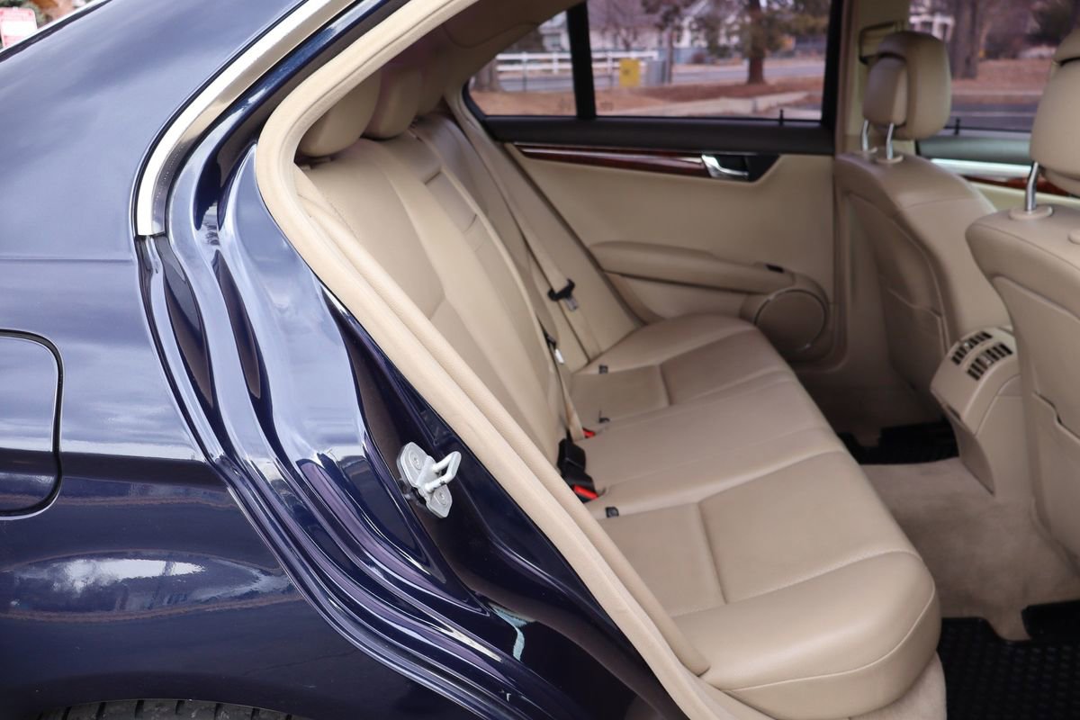 Used 2011 Mercedes-Benz C 300 4MATIC Sedan image 21