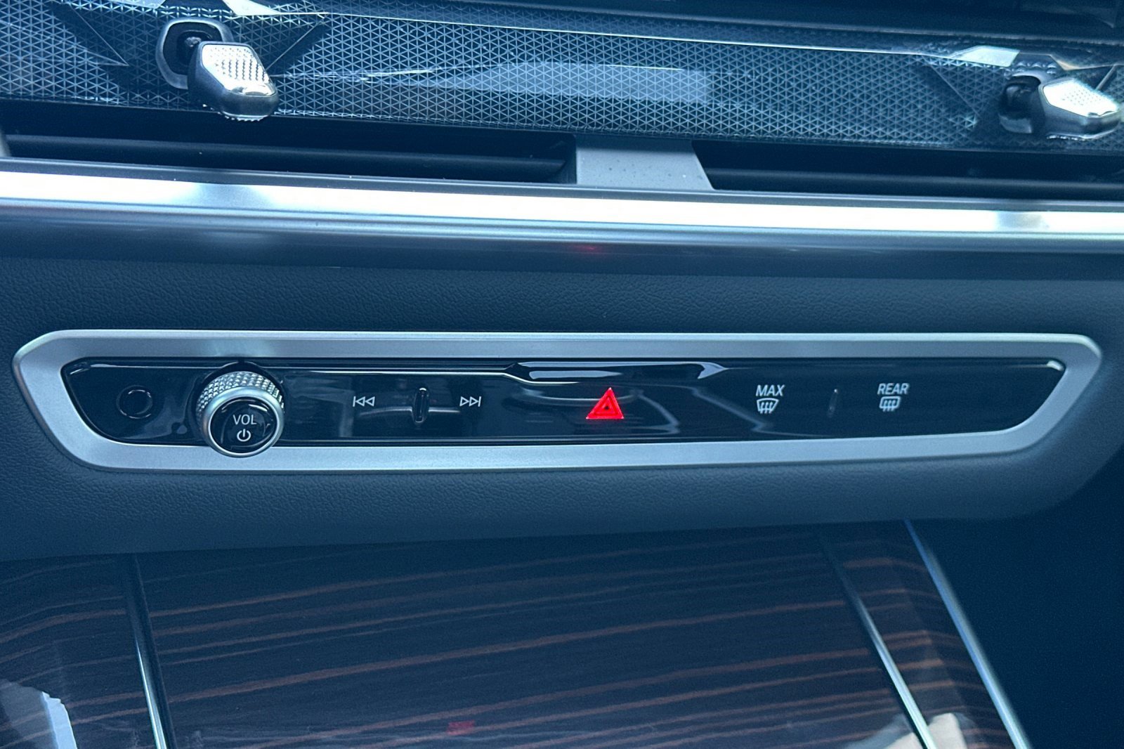 Used 2026 BMW X5 xDrive50e w/ M Sport Package image 27