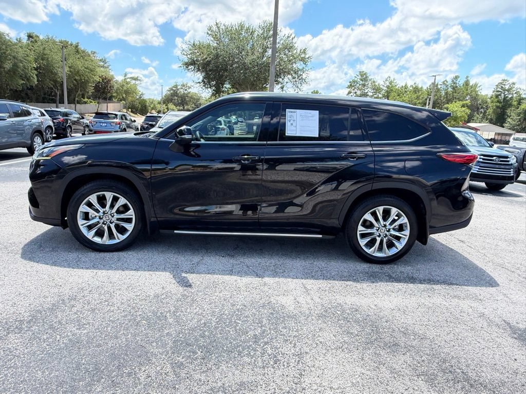 Used 2022 Toyota Highlander Limited FWD image 4