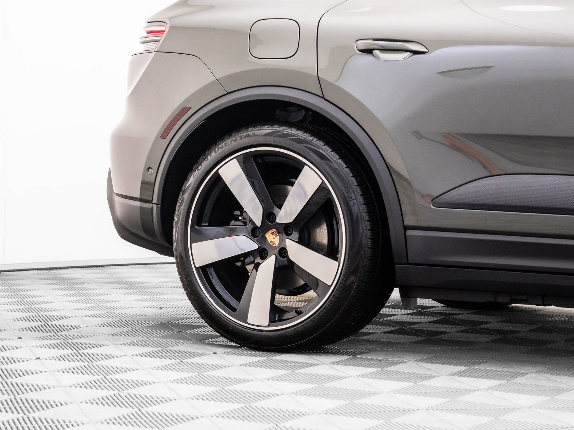 New 2025 Porsche Macan 4S Electric image 35