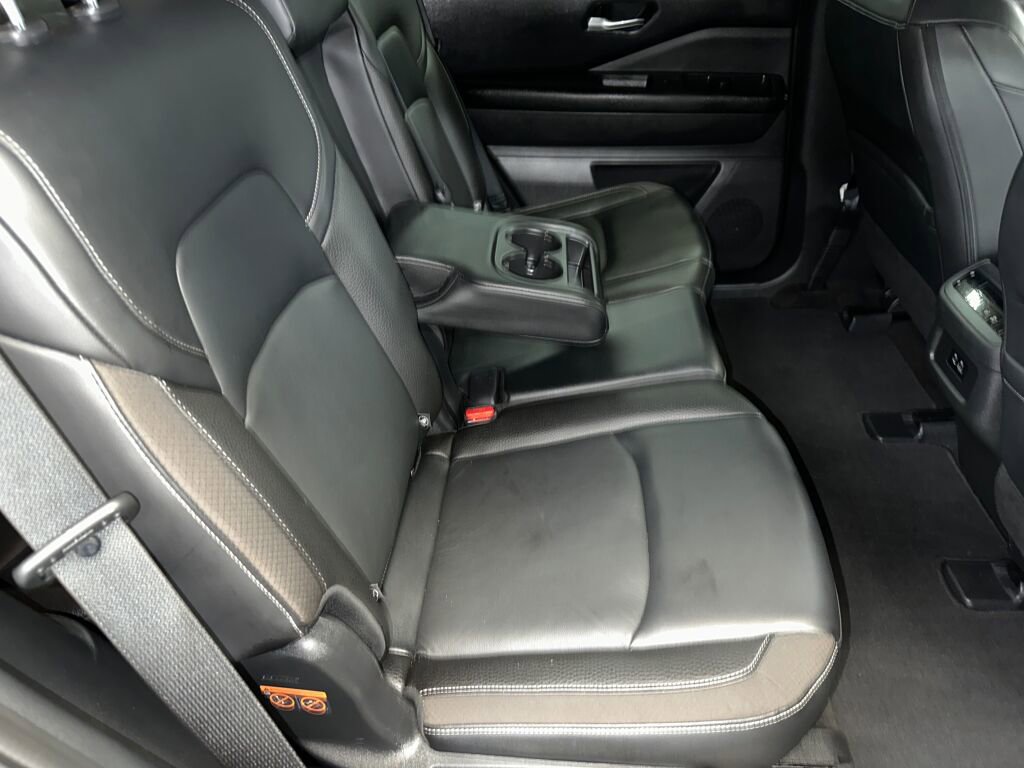 Used 2023 Nissan Pathfinder SL image 26