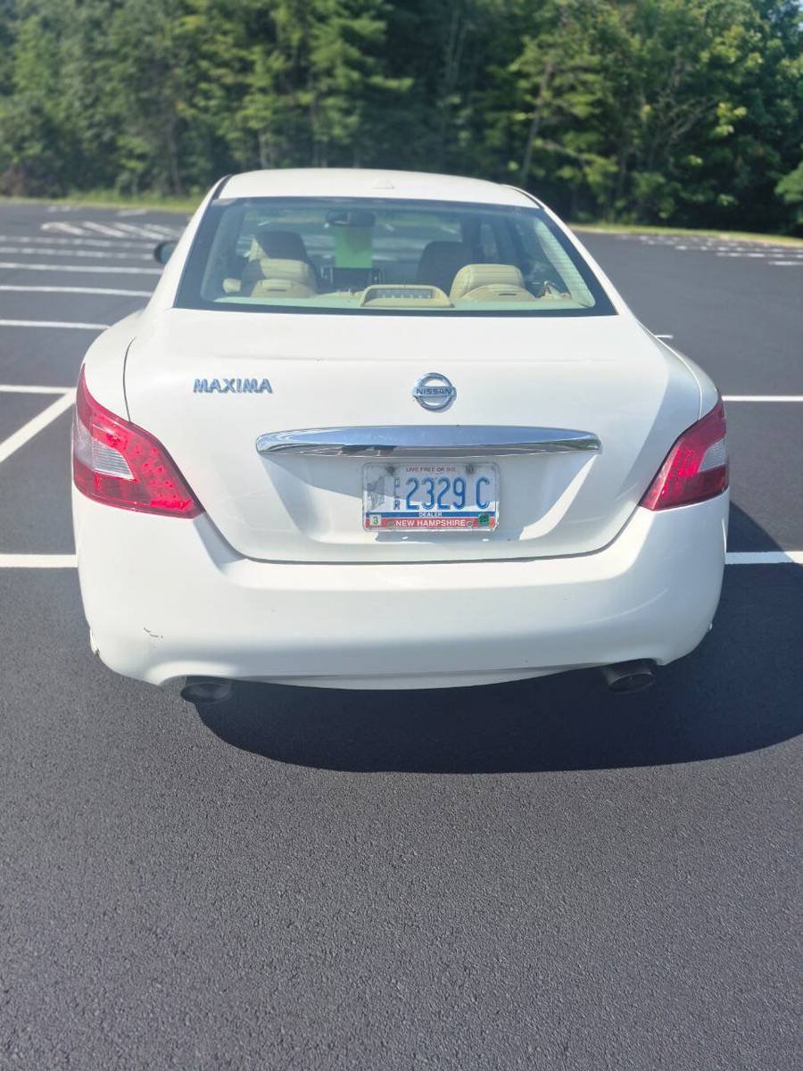 Used 2010 Nissan Maxima 3.5 SV w/ Cold Pkg FWD image 4