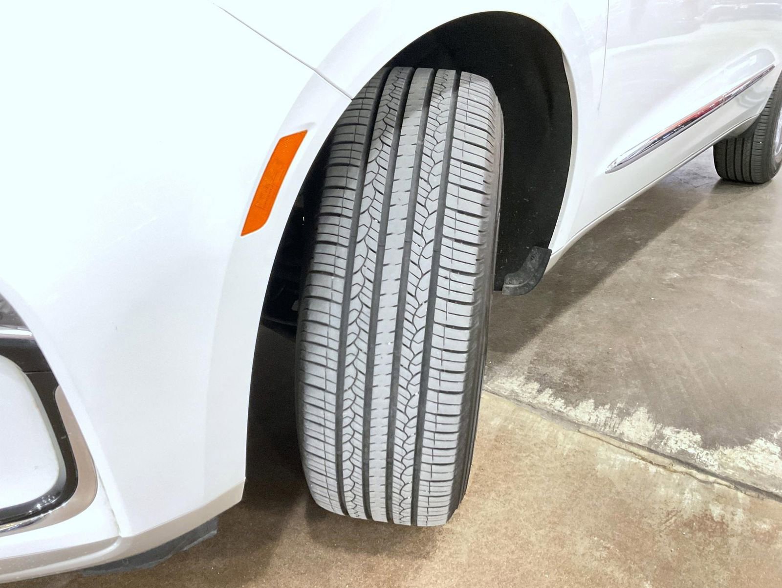 Used 2023 Buick Enclave Essence w/ Trailering Package, 5000 lbs. AWD/4WD image 24