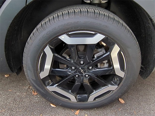 Used 2025 Kia Telluride EX w/ EX Captain's Chair Package image 9