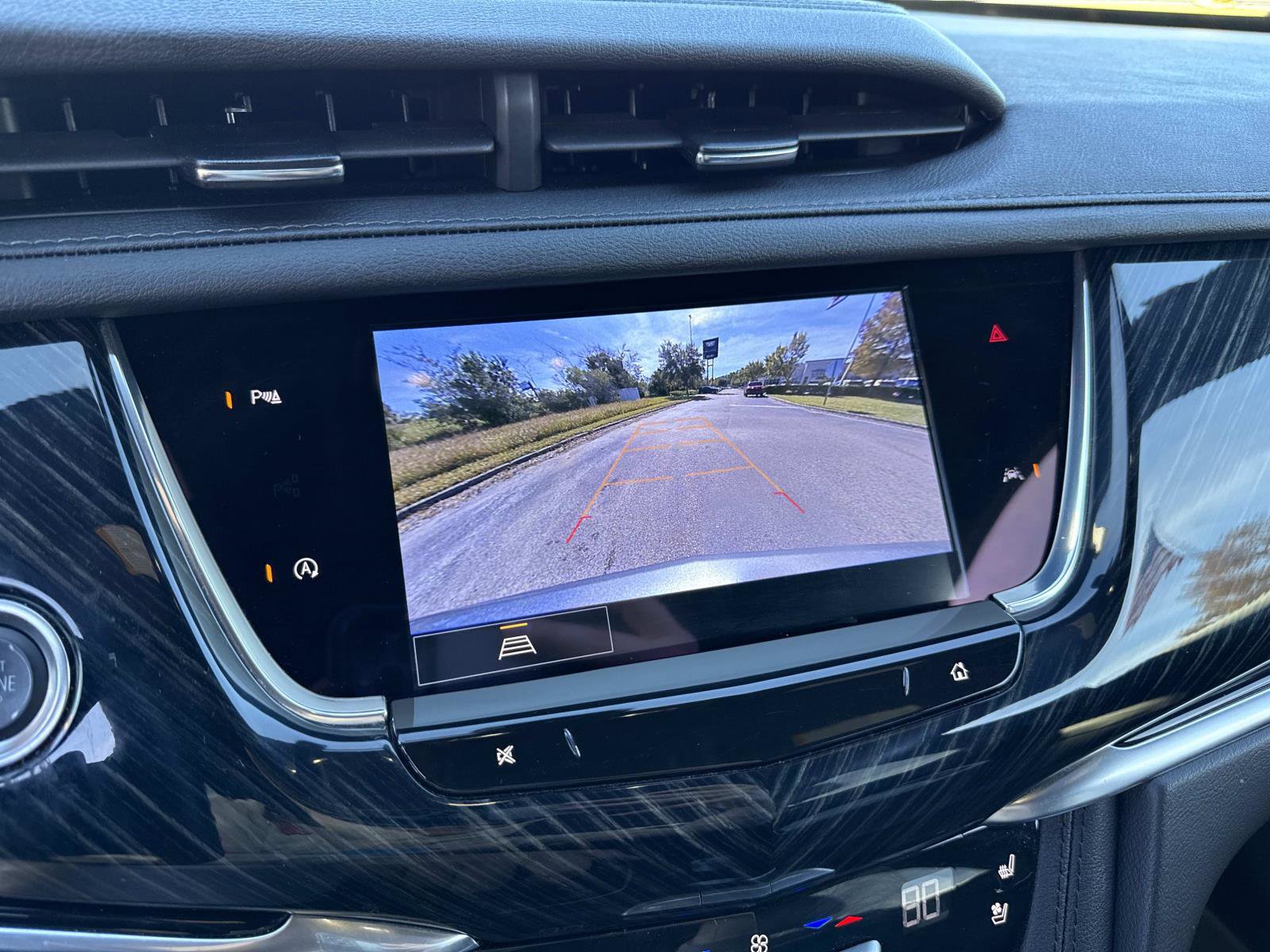 Used 2025 Cadillac XT6 Premium Luxury image 27