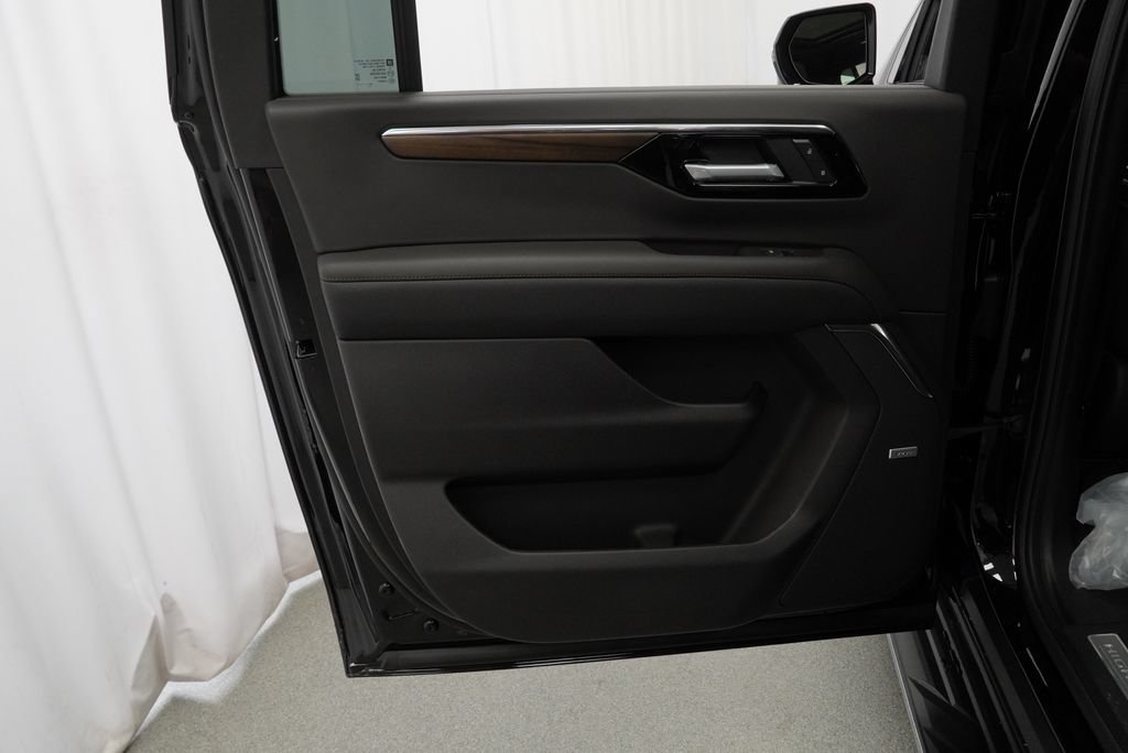New 2026 Chevrolet Suburban High Country w/ Sun And Tow Package AWD/4WD image 28