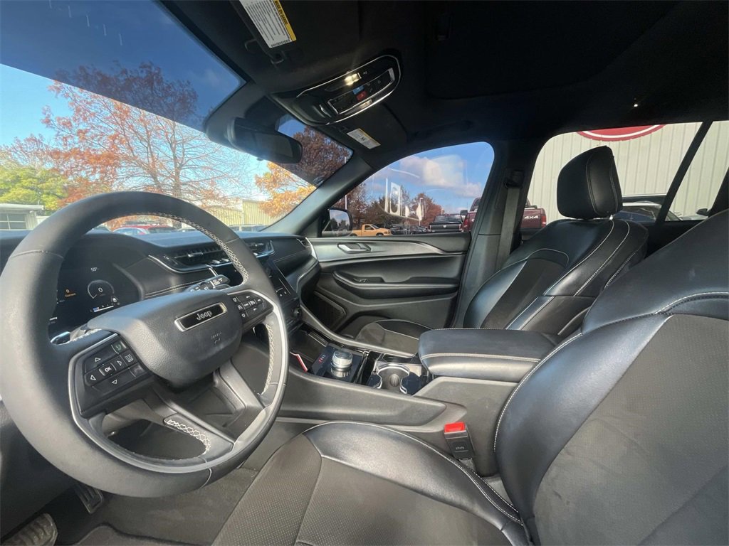 Used 2023 Jeep Grand Cherokee Altitude image 10