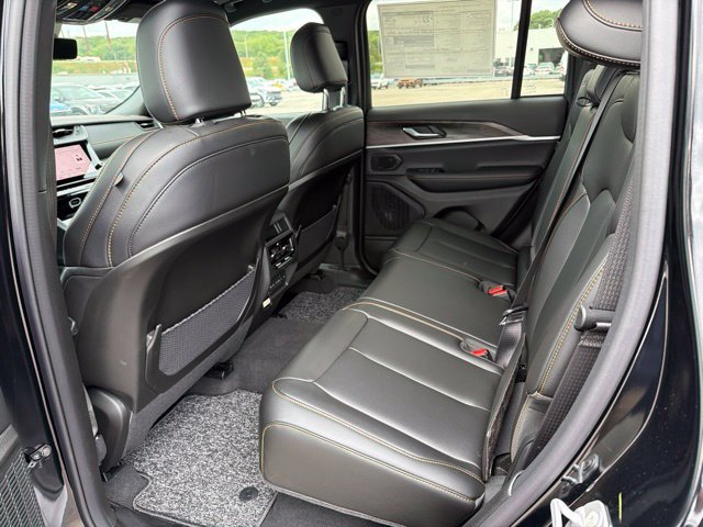 New 2026 Jeep Grand Cherokee Limited AWD/4WD image 7