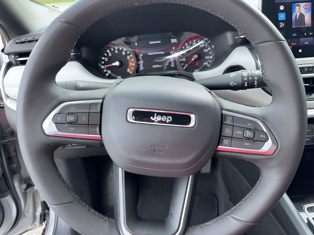 Used 2025 Jeep Compass Limited AWD/4WD image 13