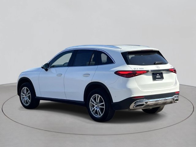 Used 2023 Mercedes-Benz GLC 300 4MATIC image 3