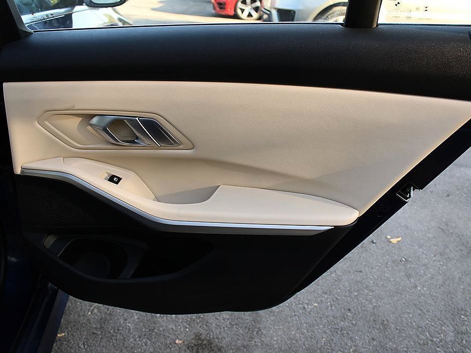 Used 2019 BMW 330i Sedan w/ Premium Package RWD image 17
