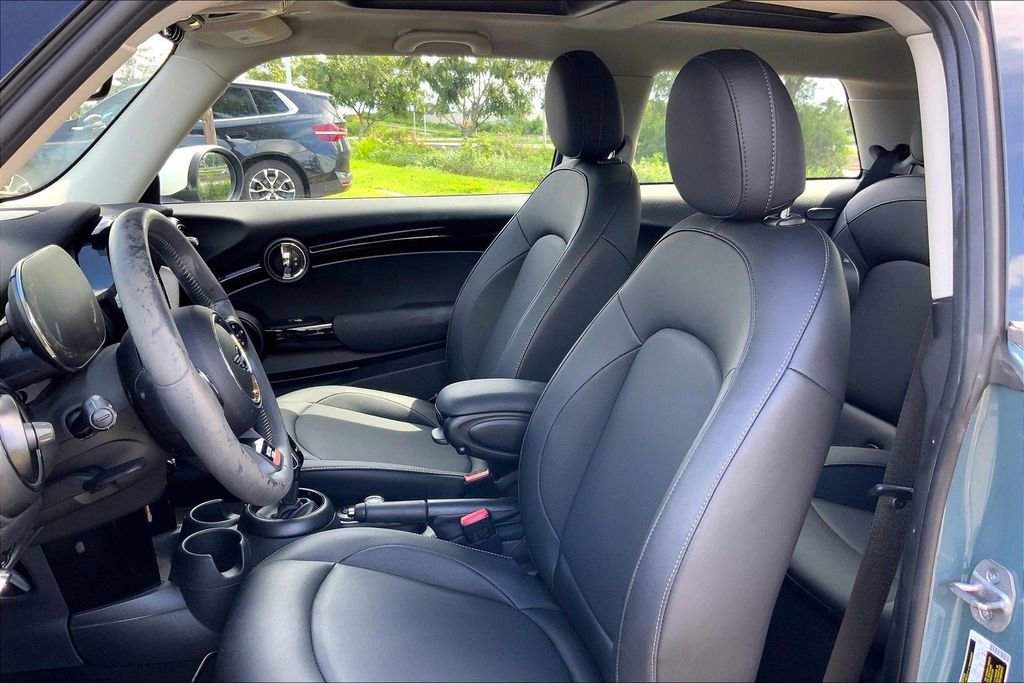 Certified 2023 MINI Cooper 2-Door Hardtop w/ Multitone Edition image 23