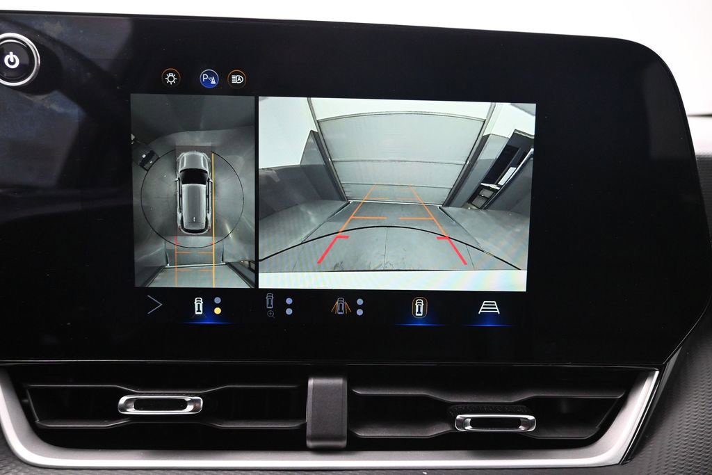 Used 2025 Chevrolet Equinox LT w/ Convenience Package II FWD image 17
