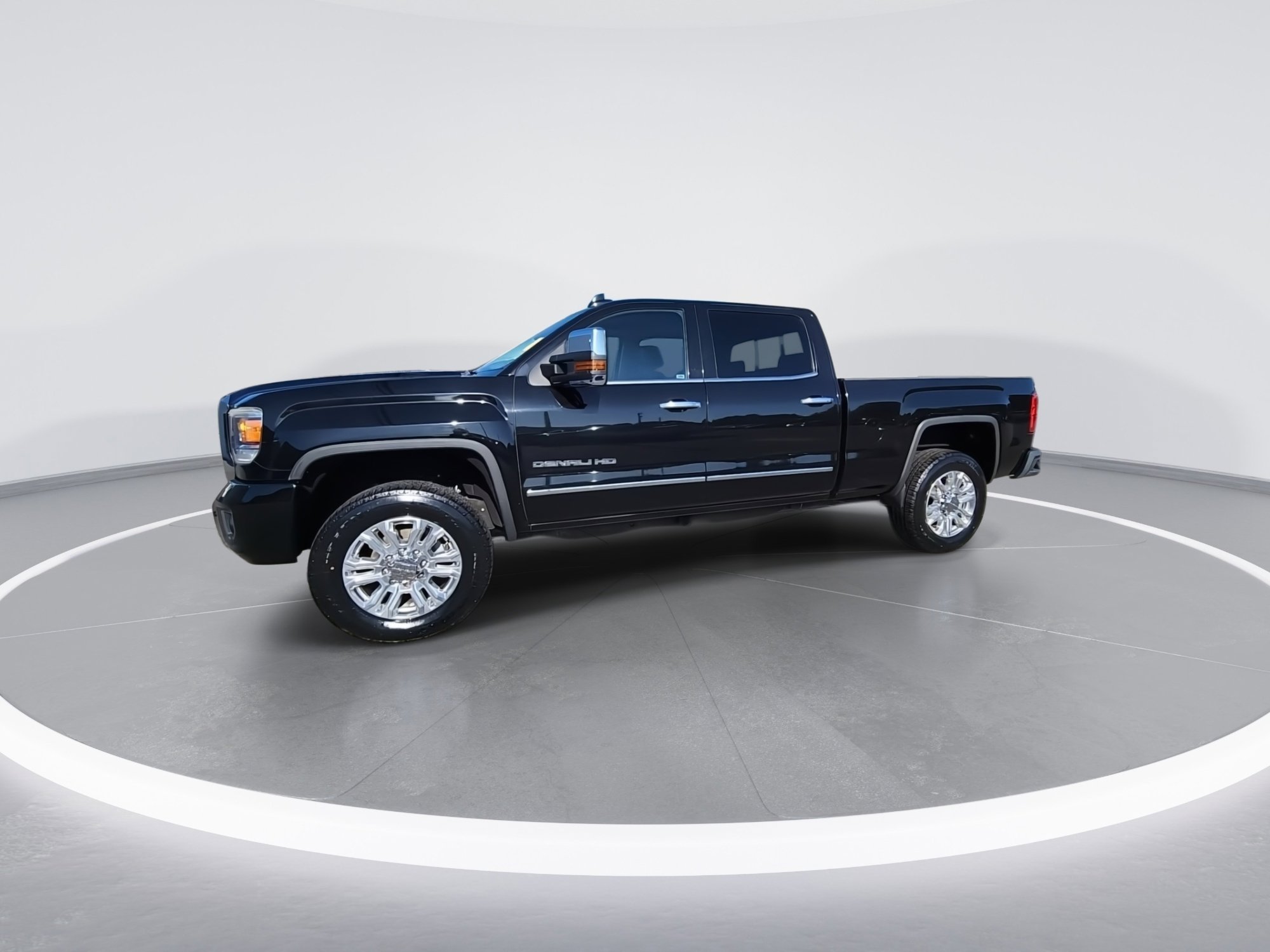 Used 2015 GMC Sierra 2500 Denali w/ Duramax Plus Package AWD/4WD image 2