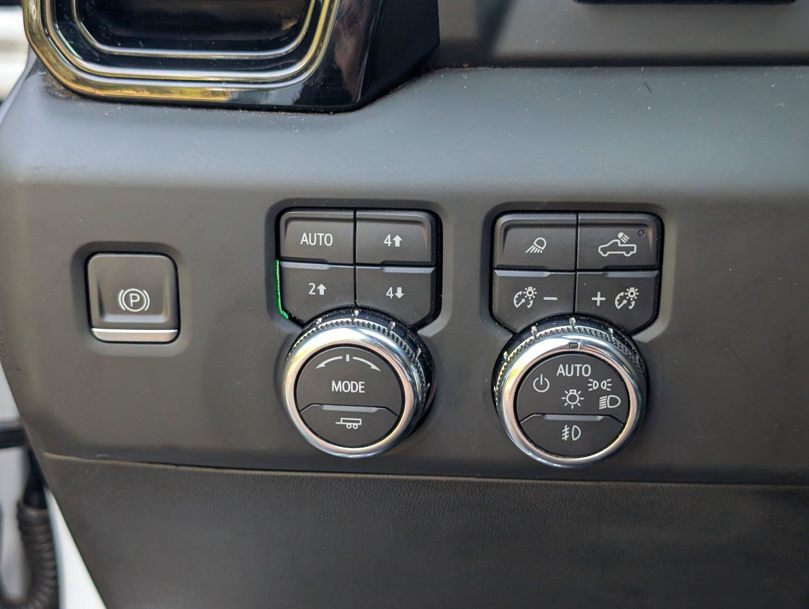 Used 2024 GMC Sierra 2500 AT4 w/ AT4 Premium Plus Package AWD/4WD image 33