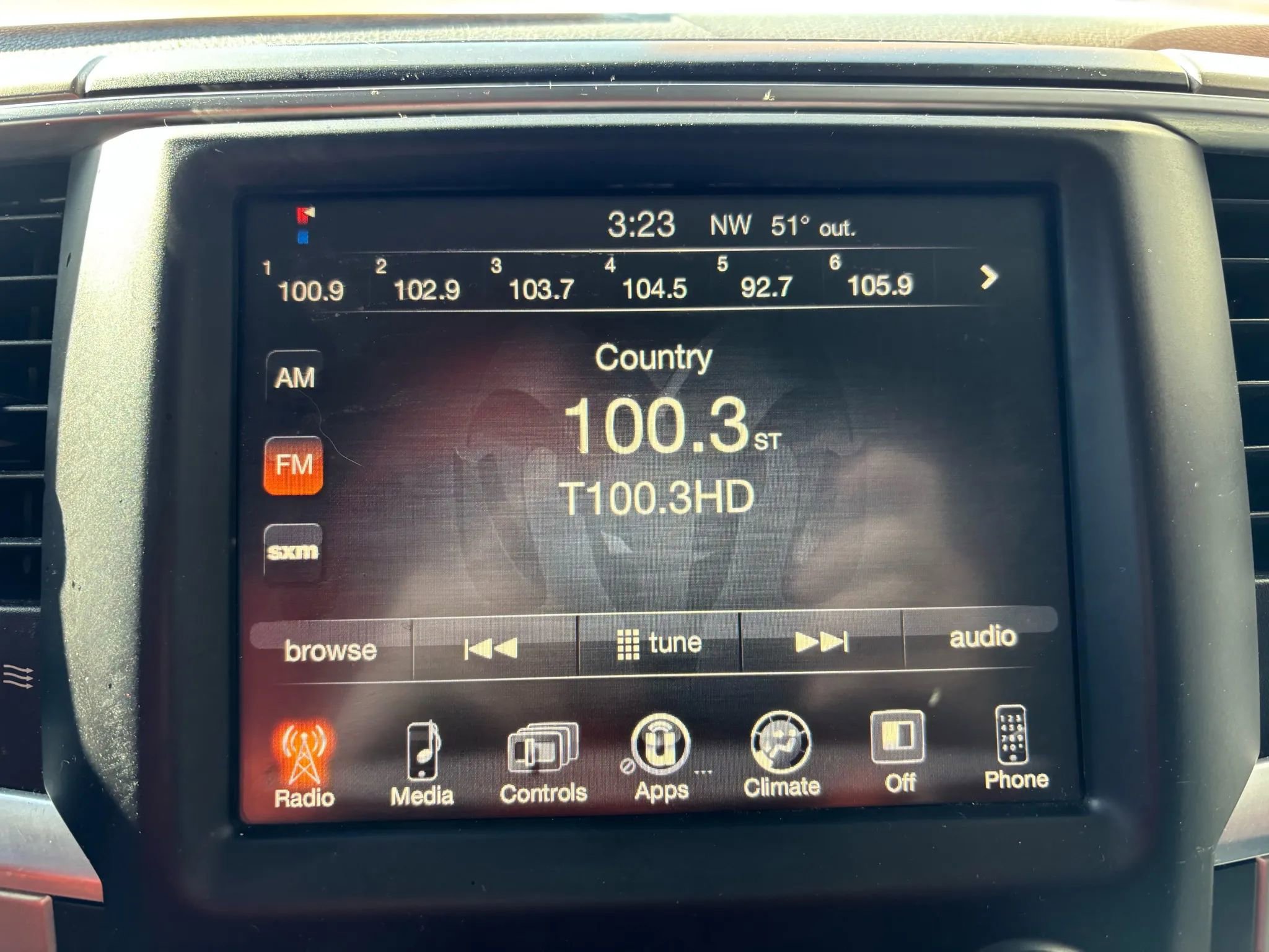 Used 2016 RAM 2500 SLT w/ Luxury Group image 24