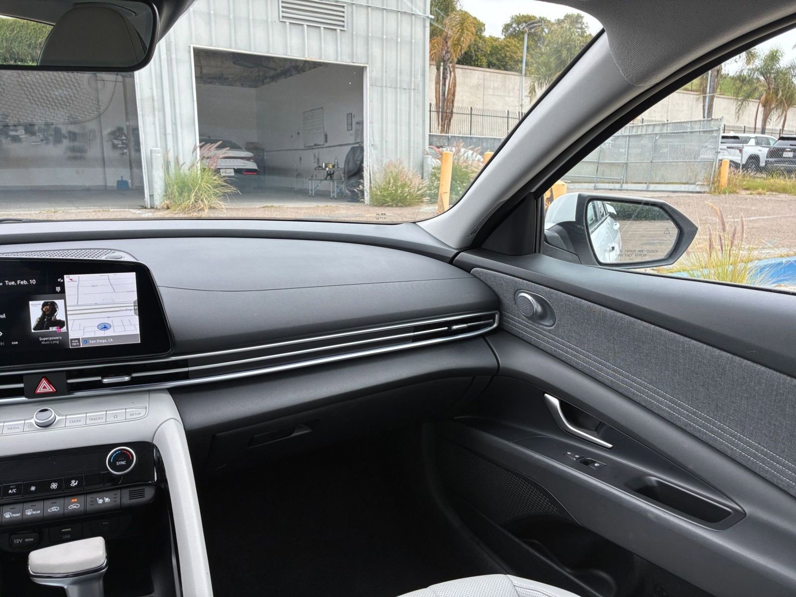 Used 2025 Hyundai Elantra Limited image 37