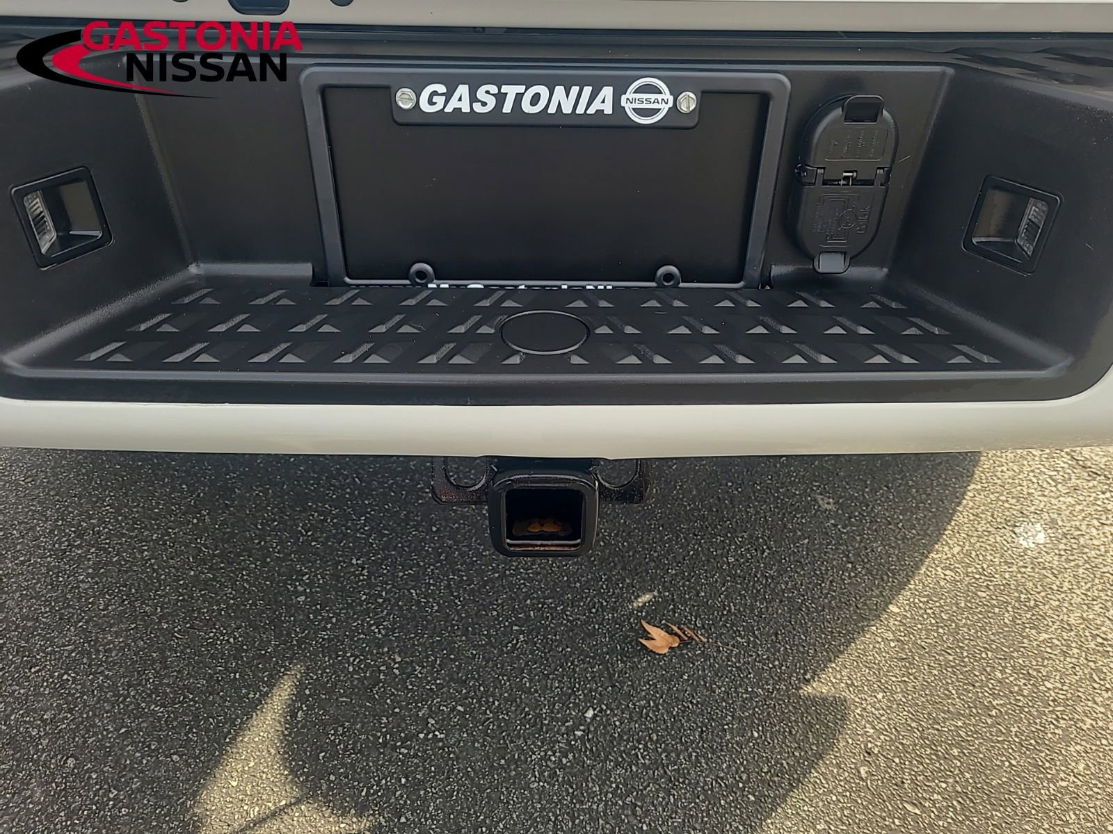 Used 2024 Nissan Titan SV w/ SV Convenience Package image 14