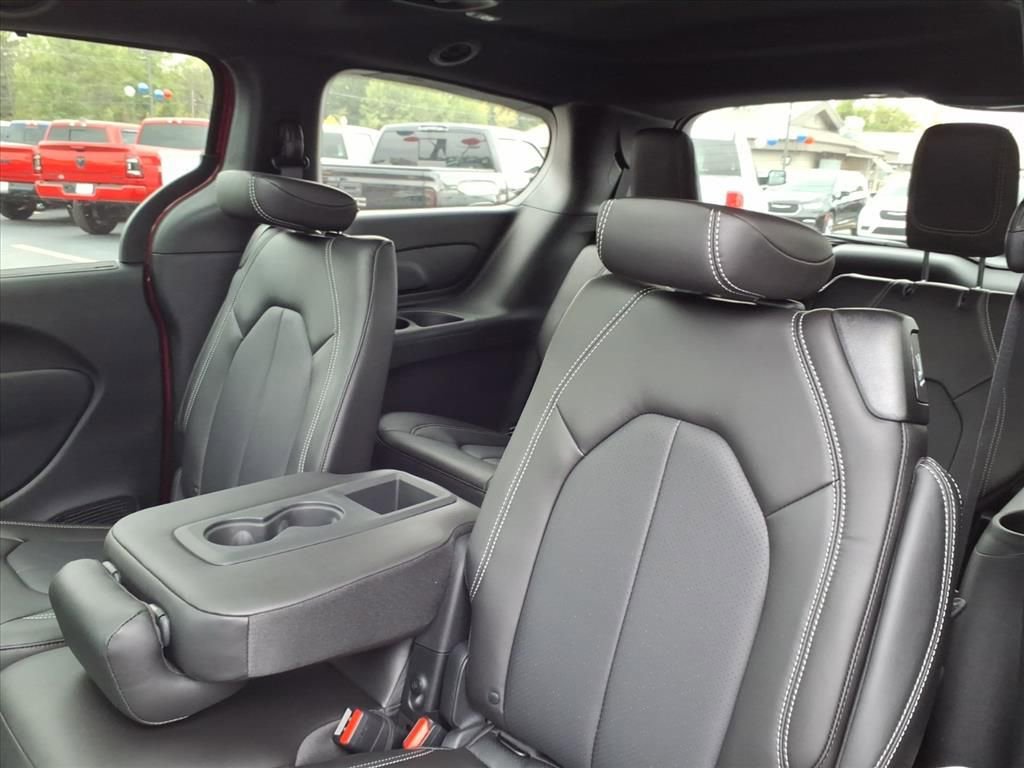 New 2026 Chrysler Pacifica Select image 19