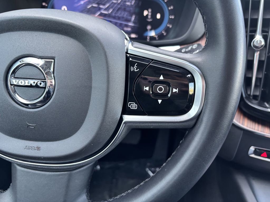 Used 2023 Volvo XC60 B5 Plus AWD/4WD image 15
