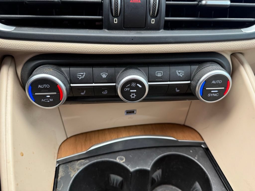Used 2017 Alfa Romeo Giulia Ti w/ TI Lusso Light Wood Package RWD image 18