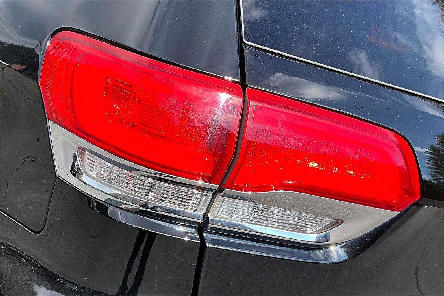 Used 2019 Jeep Grand Cherokee Laredo w/ Security & Convenience Group AWD/4WD image 53