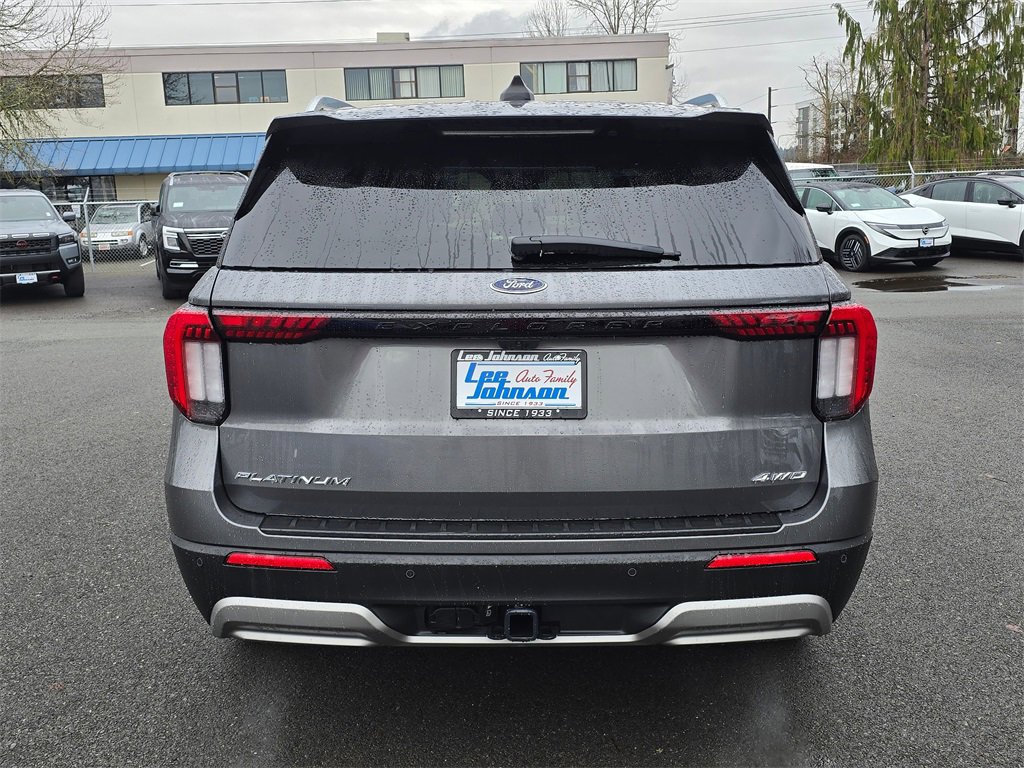 Used 2025 Ford Explorer Platinum image 2